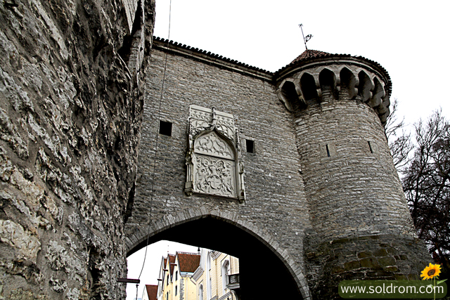 tallinn_vanalinn_medieval-gate