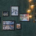 Hvordan henge opp bilder og dekorasjoner riktig på veggen